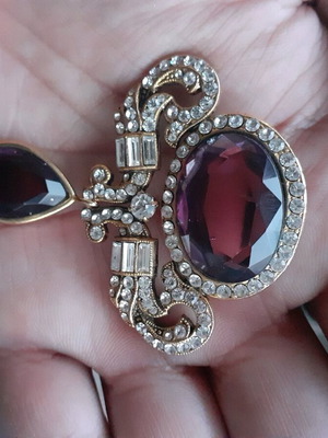 Vanity brooch in teardrop eye shape
