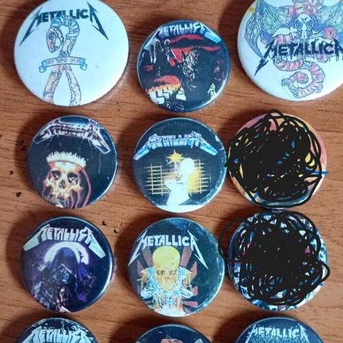 Metallica pins like new, pack of 10 pieces