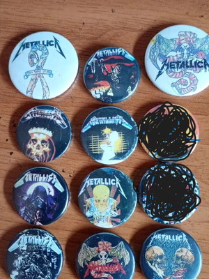 Metallica pins like new, pack of 10 pieces
