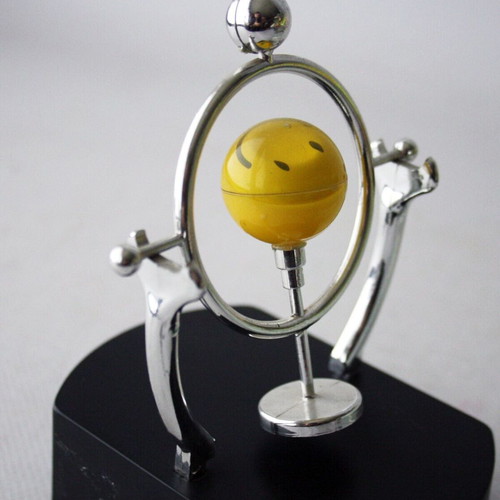 Vintage 80's Magnetic Disk Pendulum Smile Taiwan new
