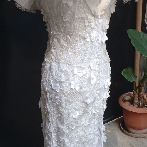 Kipour wedding dress with embossed lace hand-sewn like new