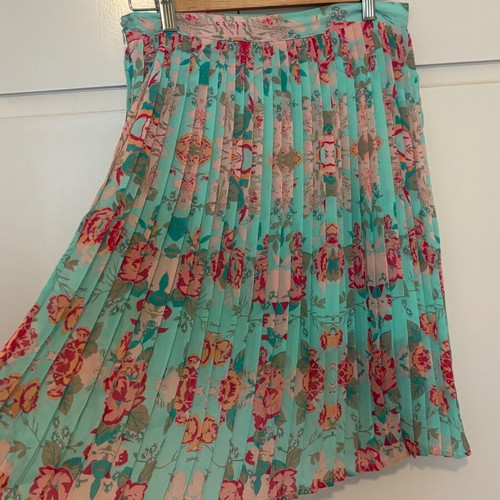 Pleated skirt Forever 21 like new, turquoise and pink floral