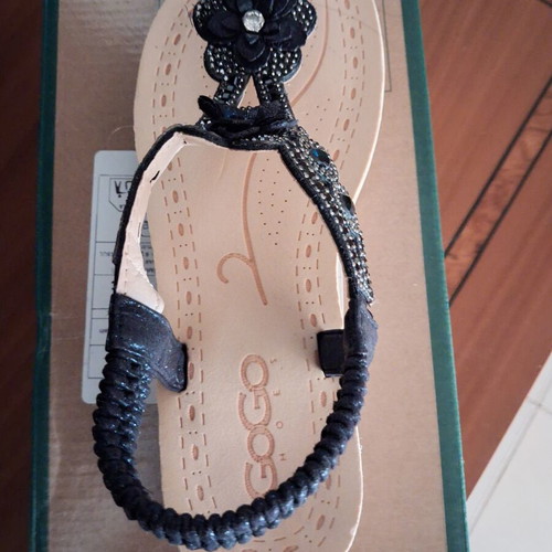 Gogo women's black sandals like new, thong style with strap