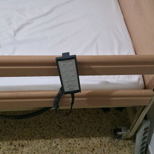 Single hospital bed like new with remote control and 4 motors