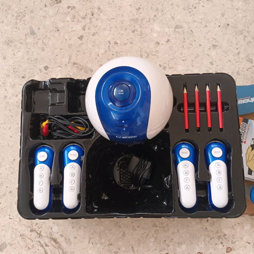 TV SHOW electronic board game like new with 4 wireless controllers