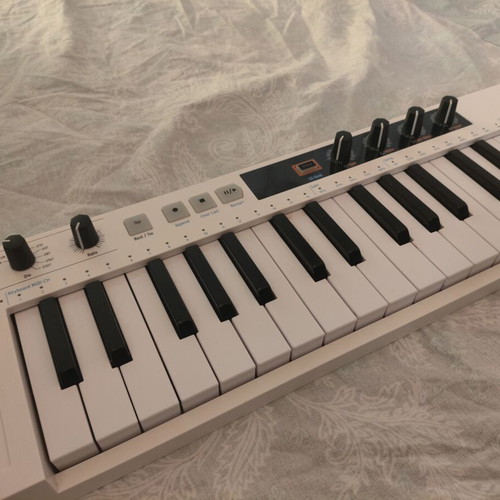 Arturia Keystep 37 midi keyboard μεταχειρισμένο, λείπει ο encoder του arpeggiator