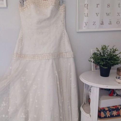 Boho wedding dress used with adjustable bust
