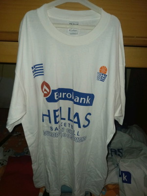 Hellas 2005 training shirt with player autographs in excellent condition