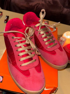 Παπούτσια Juicy Couture αθλητικά σαν καινούργια, κόκκινα, μέγεθος 40