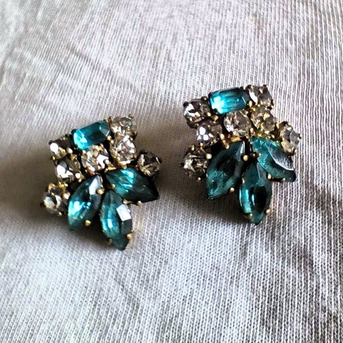 Vintage earrings used with emerald and white crystals from Czechia