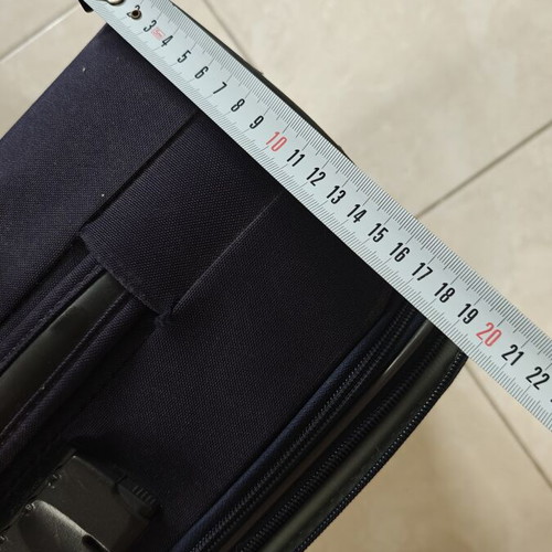 Samsonite suitcase used, blue with 2 wheels and handle, 60x35x20 cm