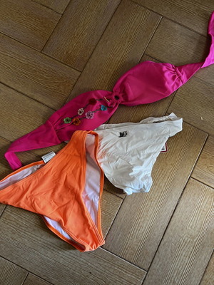 Yamamay λευκό μαγιό με δύο ακόμη σε πορτοκαλί και ροζ, μεγέθη 4, 52 και M