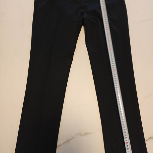 Low-rise pants in very good condition, size Large