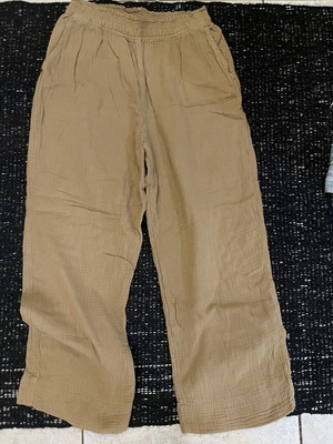 Woman’s pants one size, like new