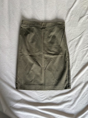 Club Monaco fitted skirt with side zipper, green