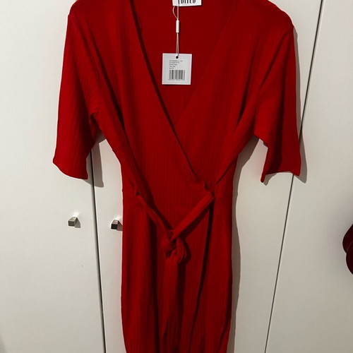 Red wrap dress new, size M