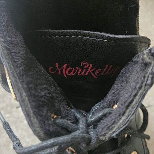 Black boots used for girls size 33 with fur lining