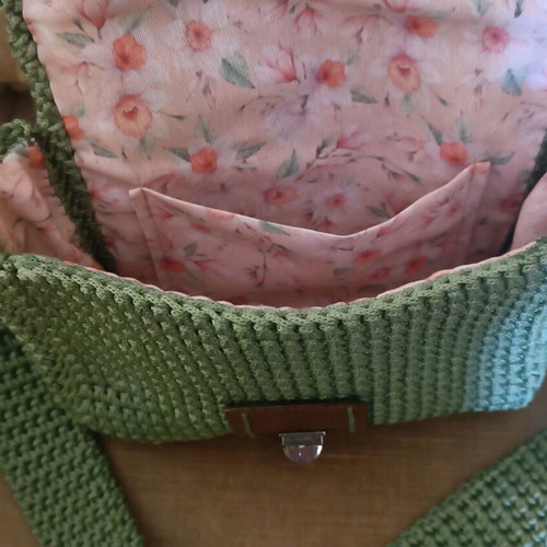 Knitted bag new green with leather closure and strap