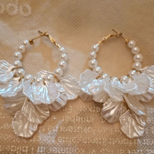 Mermaid dangling earrings new with artificial pearls