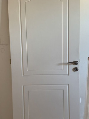 Interior room door satin finish with lock and handle, like new