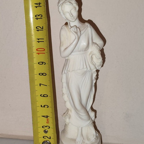 Female statue Greek-Roman style like new