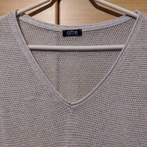 Oltre knitted sleeveless silver top like new, size Medium