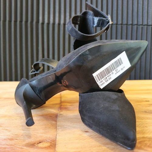 Entro pumps size 37 like new, black leather interior, suede exterior