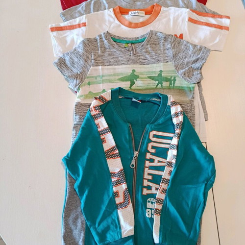 Pack of 4 t-shirts and jacket like new for 3 years old