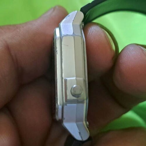 Casio ρολόι μεταχειρισμένο, μαύρο και γκρι, με φθορά στην οθόνη