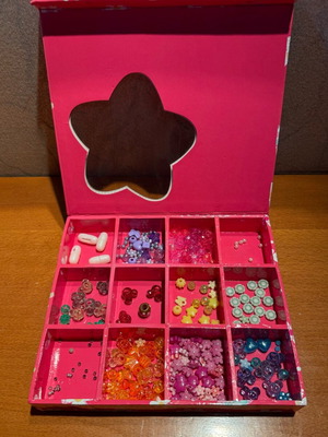 Early Learning Centre jewelry box set like new with beads and 4 handmade bracelets