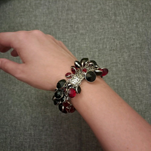 Bracelet with black and red stones adjustable size like new