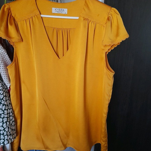 Kyara plus size blouse M yellow like new
