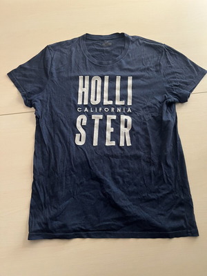 Hollister T-shirt like new, sizes S and M