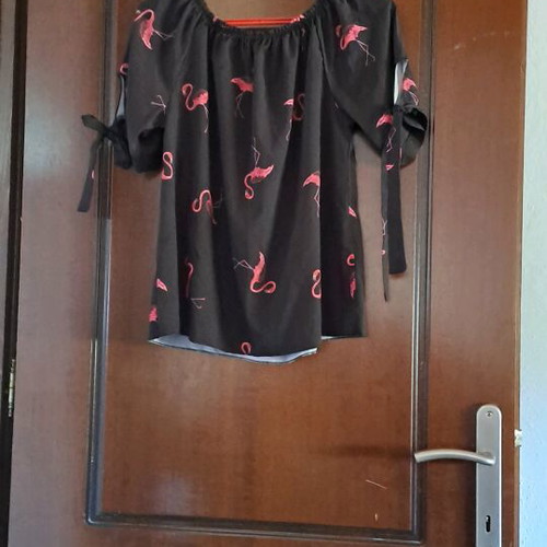 Women's blouse short sleeve one size like new