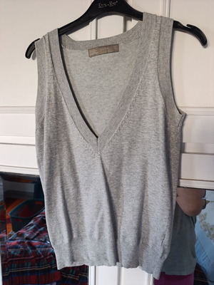 Zara sleeveless top like new, thin knit gray, size M