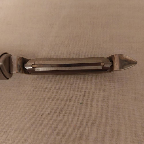Kuchenprofi fruit and vegetable peeler and cleaner like new