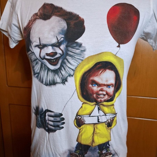 IT T-shirt new, size XS-S, multicolor