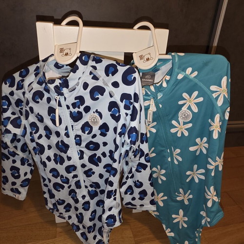 Girls' one-piece swimsuit with long sleeves like new, colorful, size 110 cm