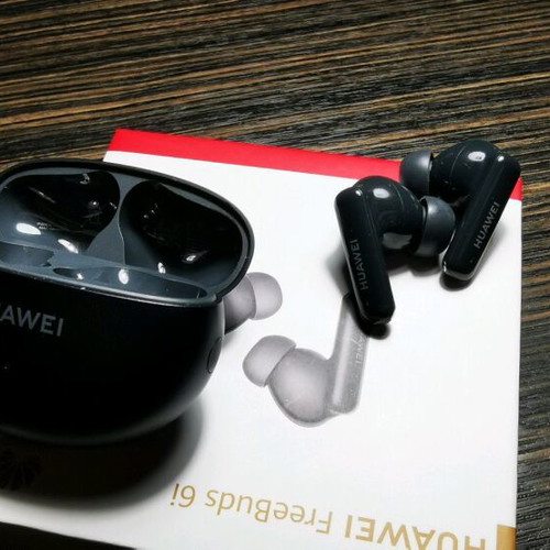 Huawei FreeBuds 6i σαν καινούργια, μαύρα ακουστικά