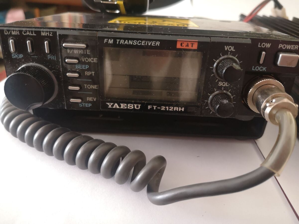 Yaesu FT-212 RH VHF transceiver and… - € 220,00 - Vendora.cy
