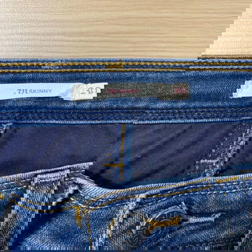 Levis 711 skinny jeans