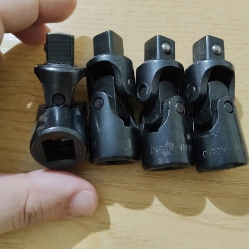 Set of 4 universal joint adapters for socket wrench