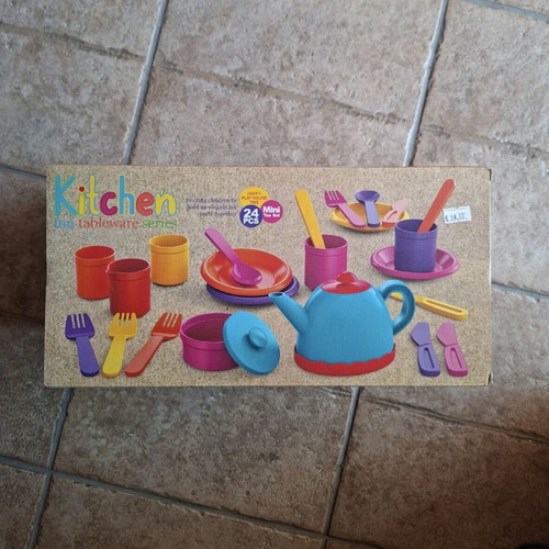 Kitchen play set, 24 pieces, new in box