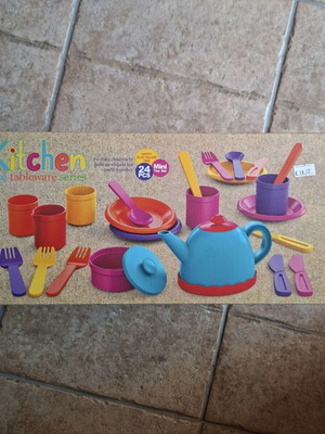 Kitchen play set, 24 pieces, new in box