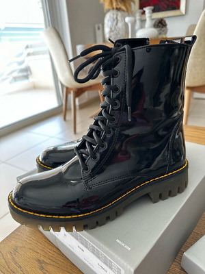 Boots black patent leather like new, size 36