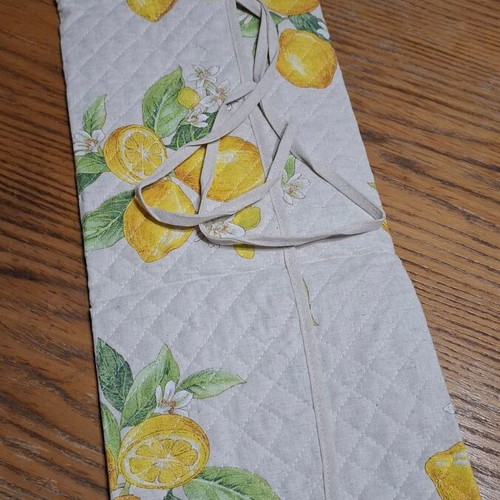 Quilted cotton kitchen apron new with lemon design