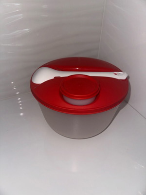 Tupperware salad container new with handle and dip bowl