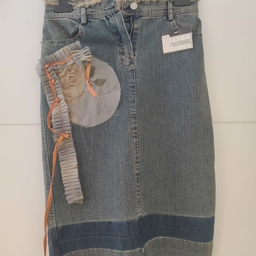 L' altra donna midi denim skirt new, size medium, blue