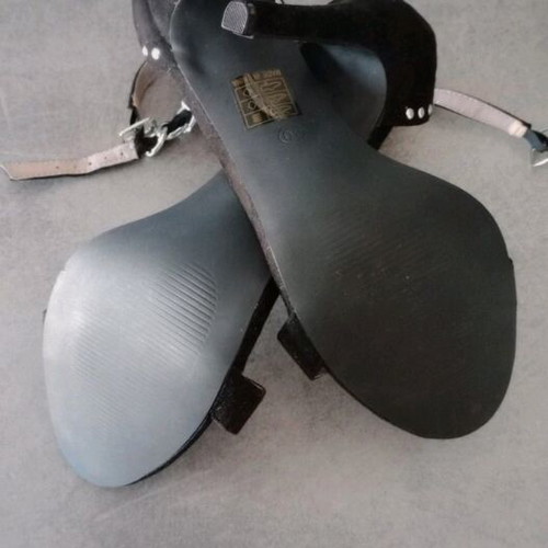 Black sandals like new with chain, size 40