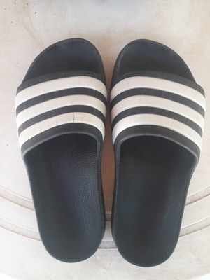 Adidas slippers used, size 34, for pool, sea and city